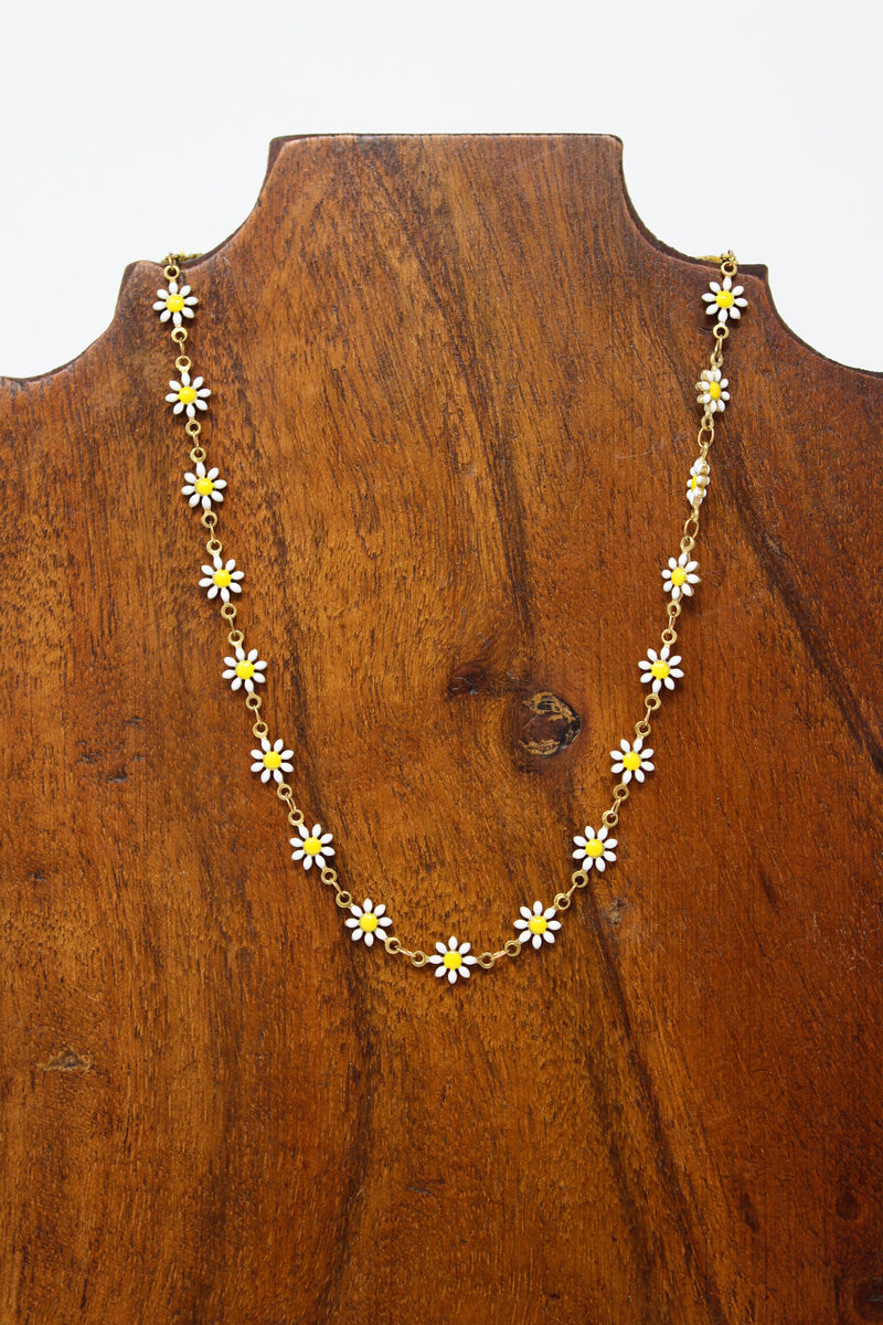 Lure Daisy Necklace