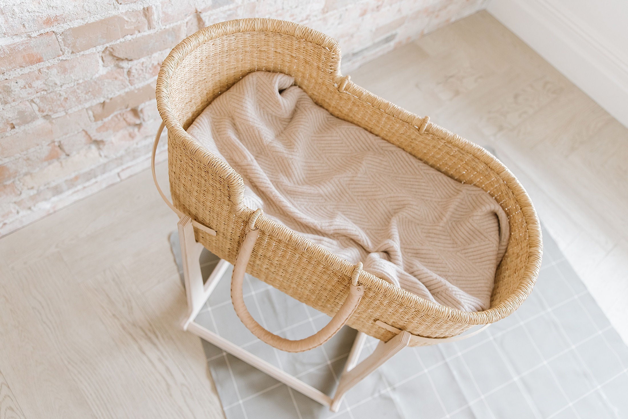 Baby Bassinet (with Mattress and Fitted Sheet)
